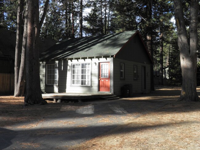 Building Photo - Furnished Seasonal Rental