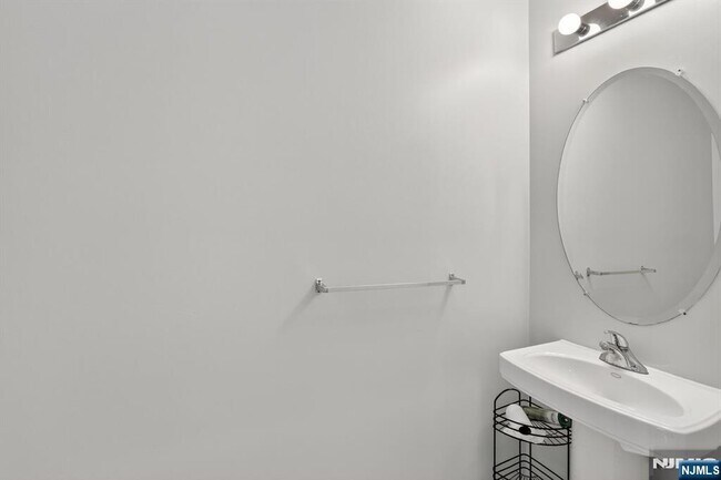 Building Photo - 535 Coventry Dr