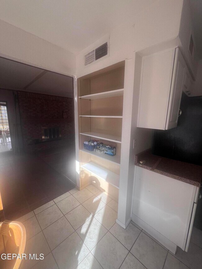 Building Photo - 5017 McCormick Ln