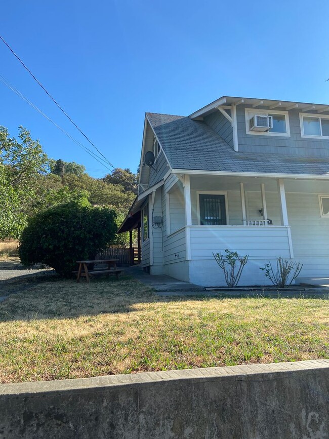 Building Photo - Cozy 3 Bedroom, 1 Bathroom Home with Spacious Back Yard.