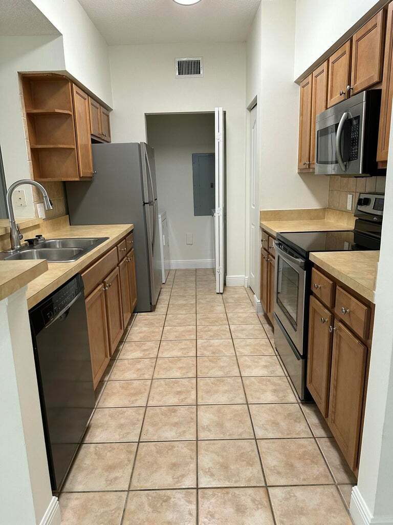 Building Photo - 9873 Baywinds Dr