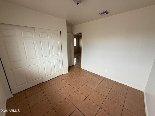 Building Photo - 712 E 17th St