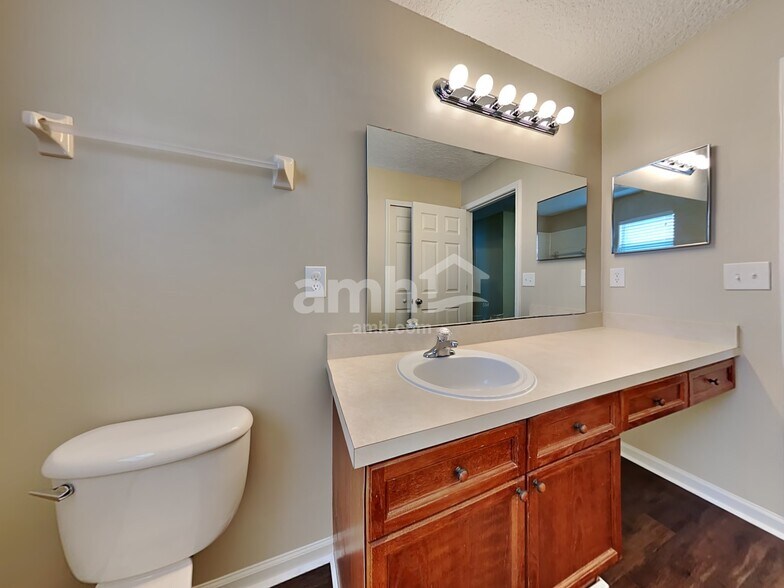 Building Photo - 2859 Pebblewood Ln