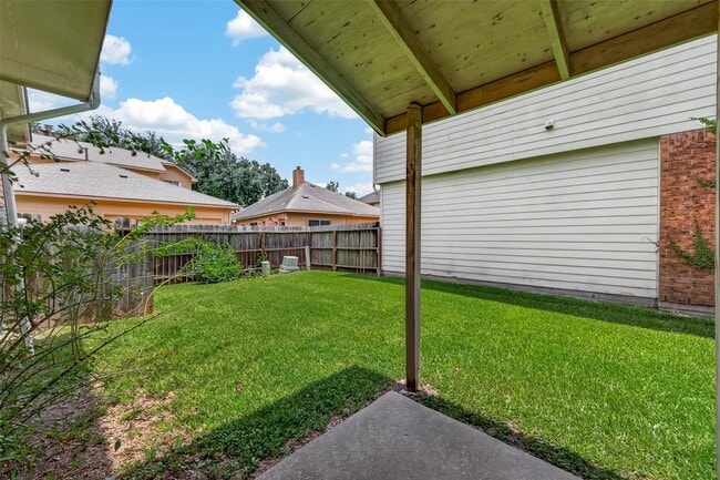 Building Photo - 15903 Timber Chase Dr