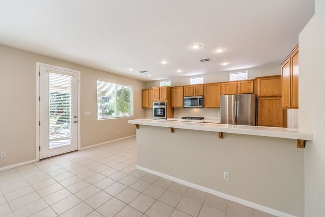 Building Photo - single story / 3 car garage / 3 bedrooms / 3 baths