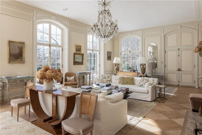 Building Photo - 115 Narragansett Ave