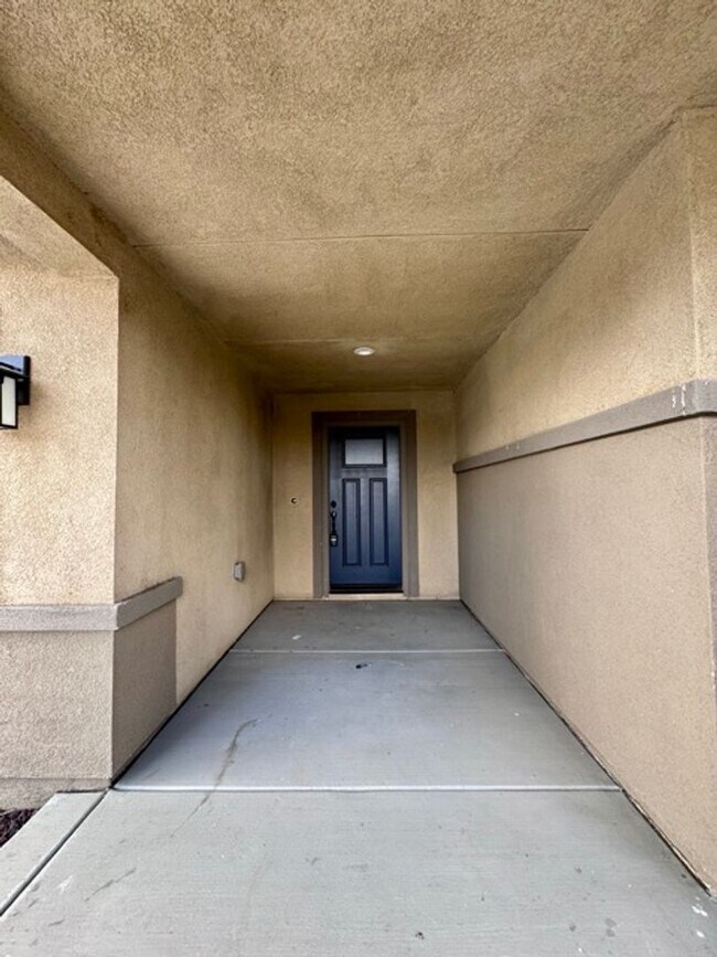 Building Photo - Newly built 4 bedroom Winchester home for ...