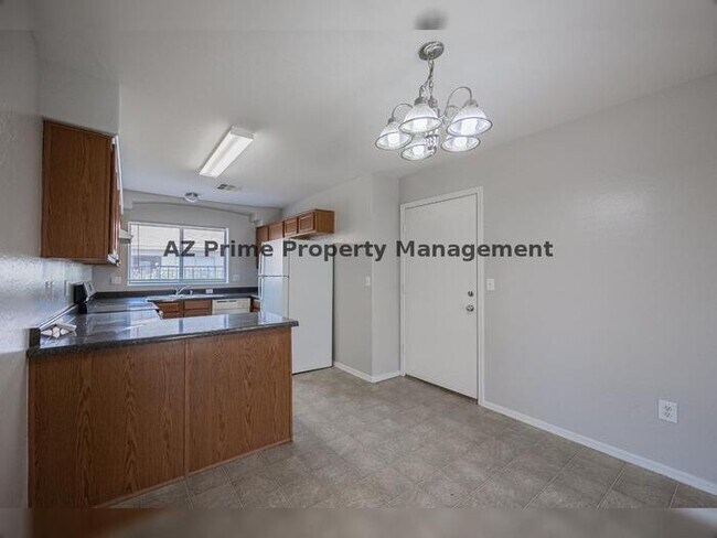 Building Photo - 227 W Darrow St