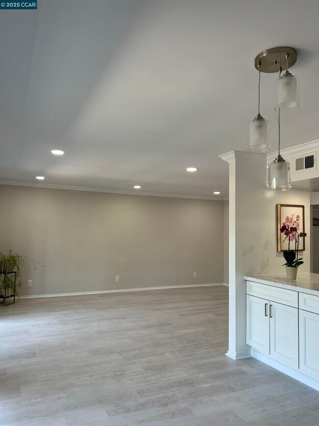Building Photo - 1443 Rockledge Ln