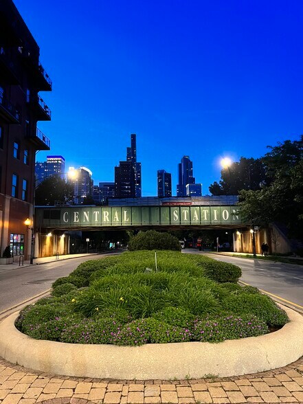 Building Photo - 1600 S Indiana Ave