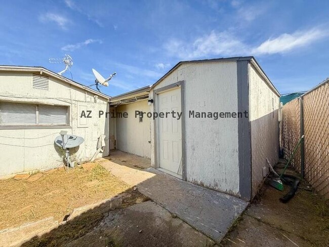 Building Photo - 17401 E Meadow Ln