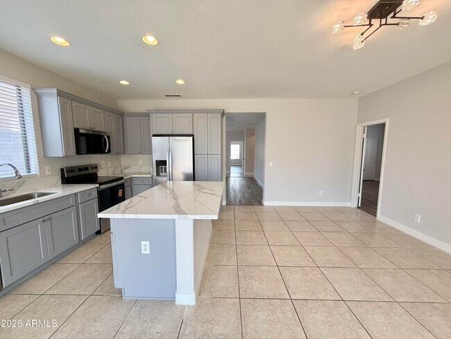Building Photo - 6558 W Townley Ave