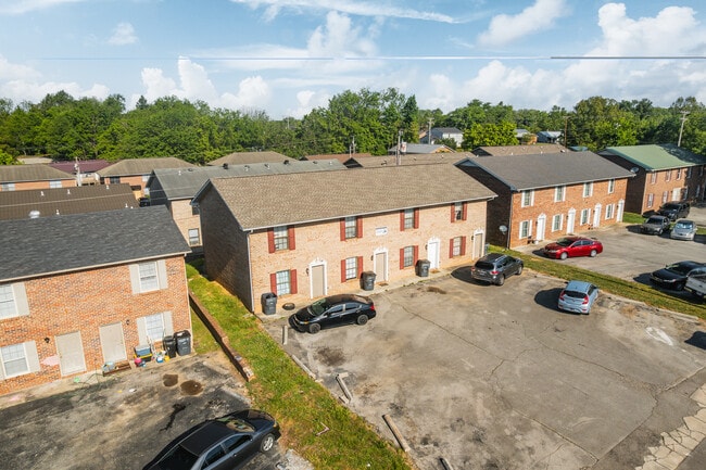 Building Photo - 1840 Summerhaven Ave
