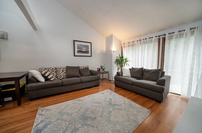 Building Photo - 32 Saginaw Trail