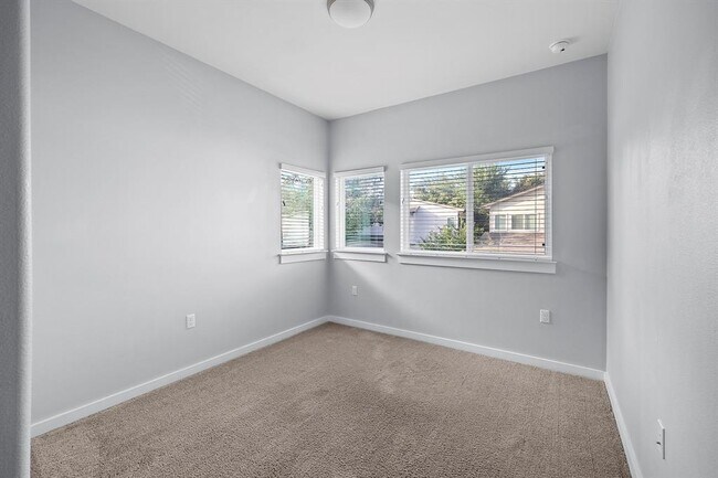 Building Photo - 6800 Menchaca Rd