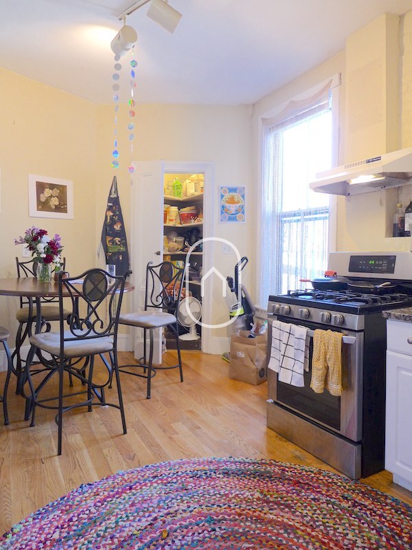 Building Photo - 5 Sussex St