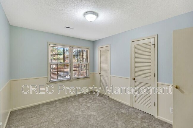 Building Photo - 321 Shaftesbury Ln