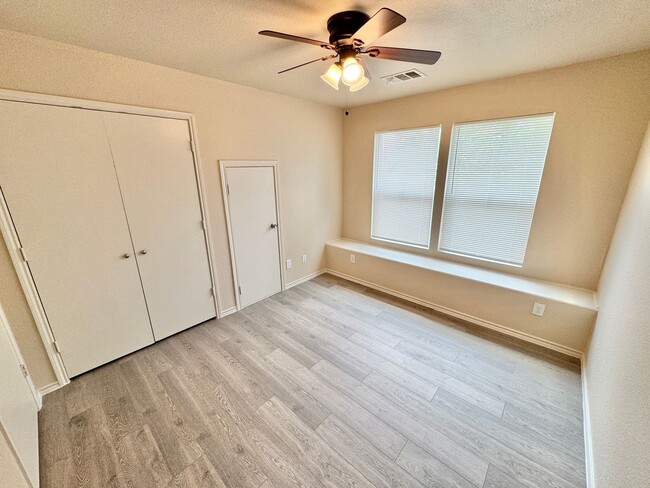 Building Photo - Updated 4 Bed 2.5 Bath Home - Close to TWU!