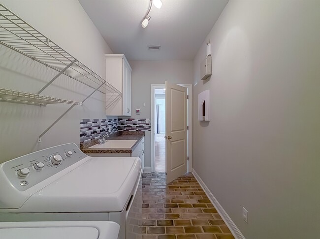 Building Photo - 2508 Goldenrod Wy