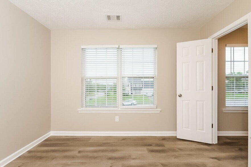 Building Photo - 413 Grove Park Dr