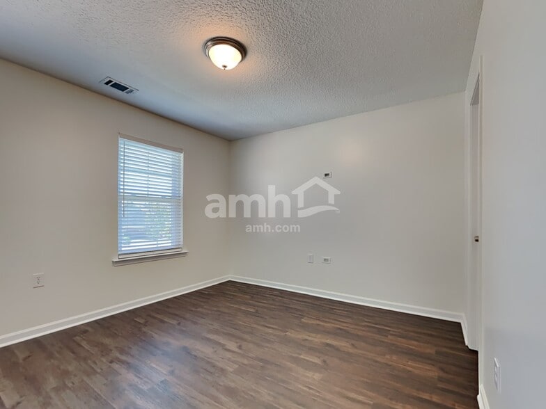 Building Photo - 105 Redrock Ct