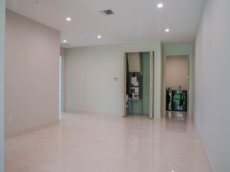 Building Photo - 8410 SW 65th Ave