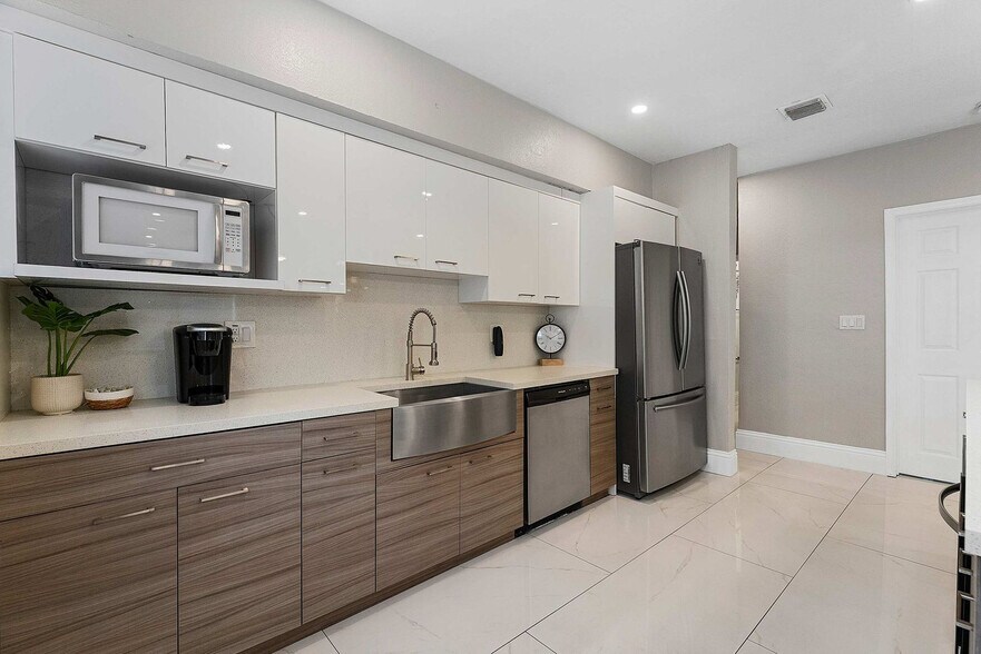 Building Photo - 2227 Cody St