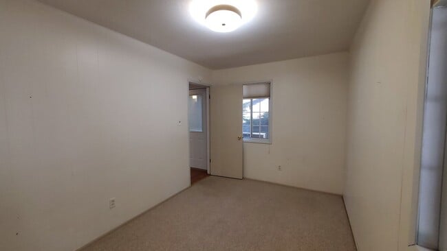 Building Photo - LONG-TERM RENTAL: Great Cedar Flat Home with Carport & Gas Fireplace!