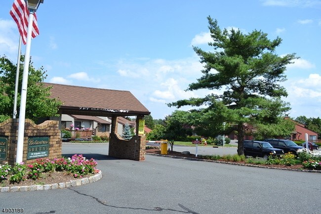 Building Photo - 250 S Ridgedale Ave