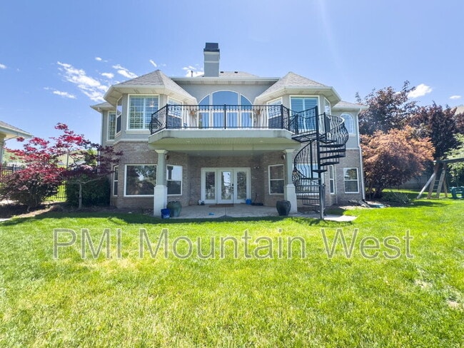 Building Photo - 49 E Fairway Dr