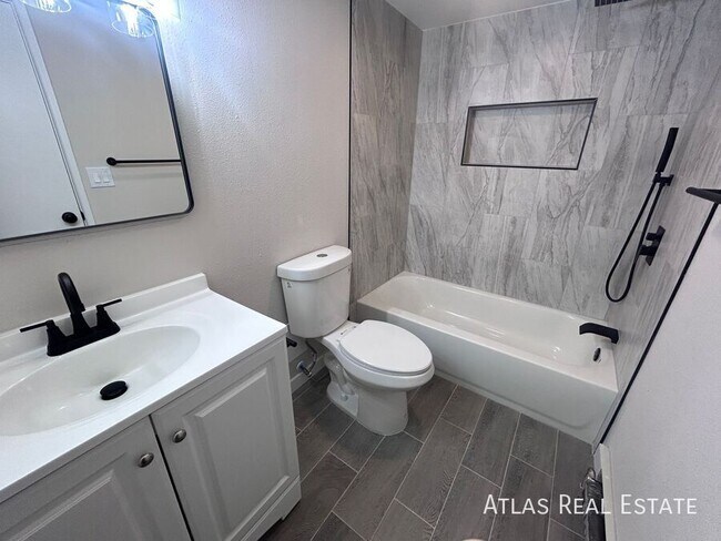 Building Photo - 551 S Fairfax St