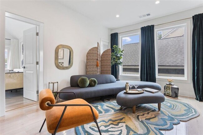 Building Photo - 724 Charles Allen Dr NE