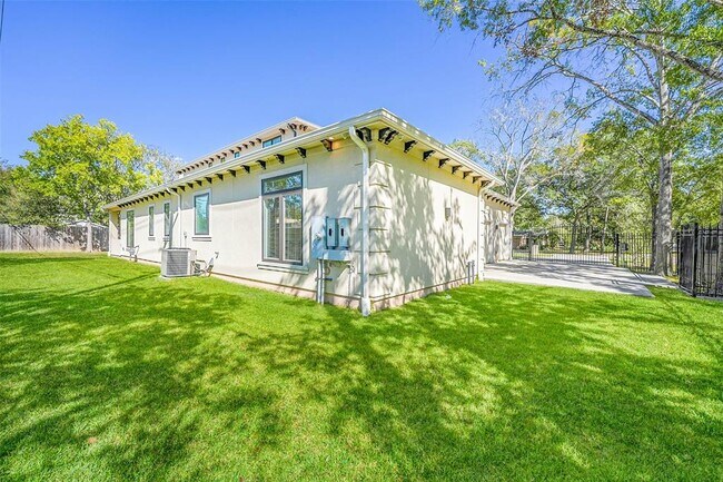 Building Photo - 201 Mayerling Dr