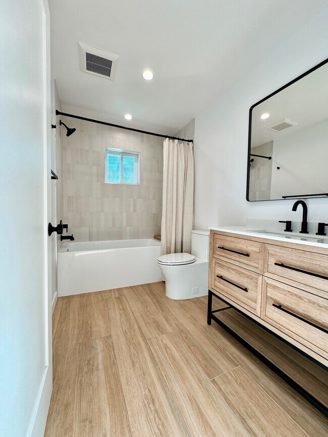 Guest bathroom - 7532 Beck Ave