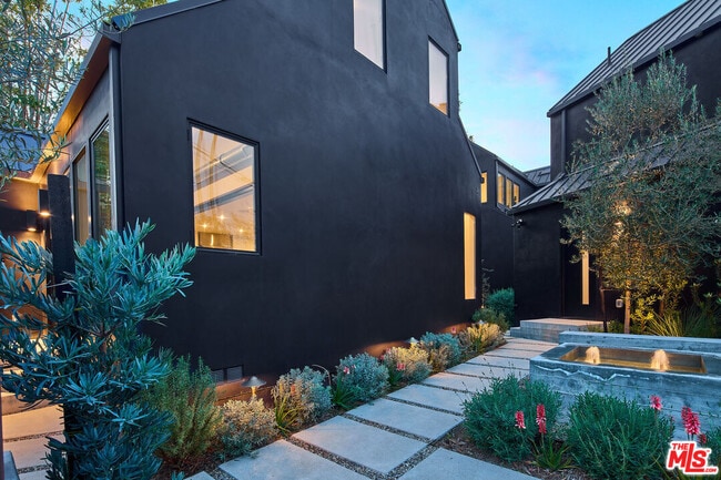 Building Photo - 1813 Penmar Ave