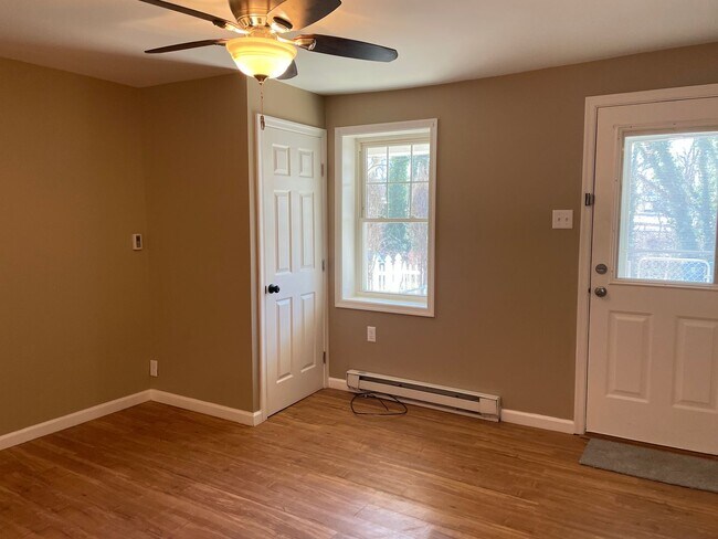 Building Photo - Private 4 Bedroom 1 Bathroom Townhome in East Hempfield Township!