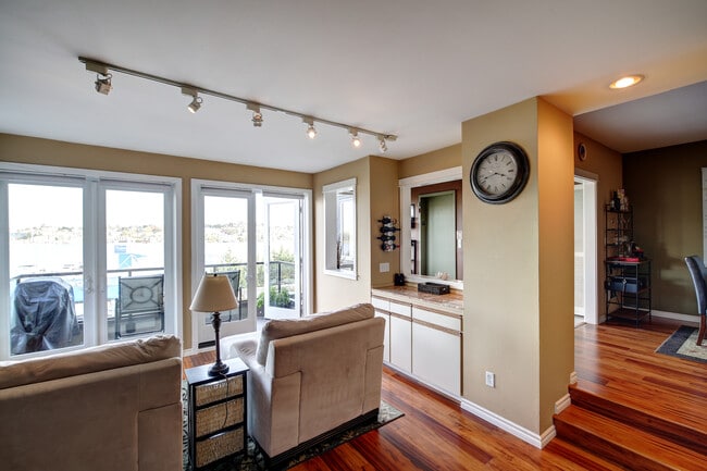 Building Photo - Great Priced Westlake Condo with Electric Car Charger!!! $500 Move-in Special