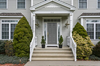 Building Photo - 546 White Plains Rd