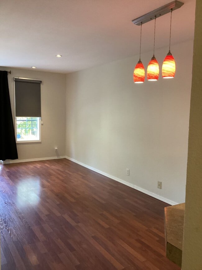 Building Photo - Charming Edmonds Condo with Two Garages and Modern Comforts