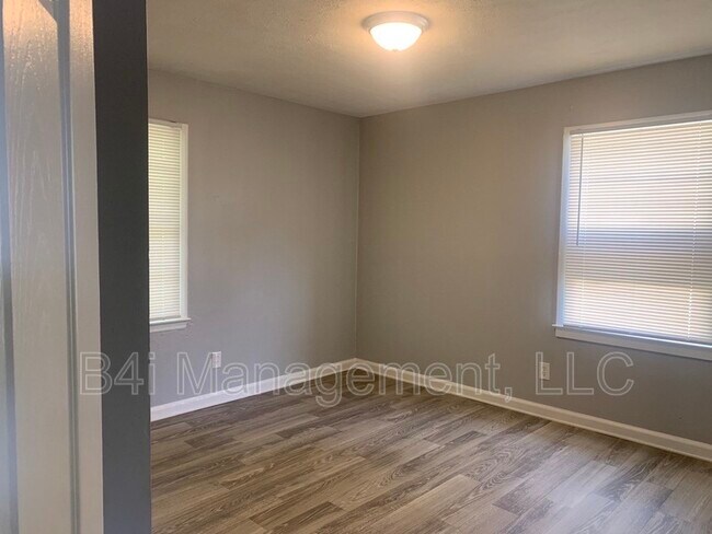 Building Photo - 1045 Enoch Dr