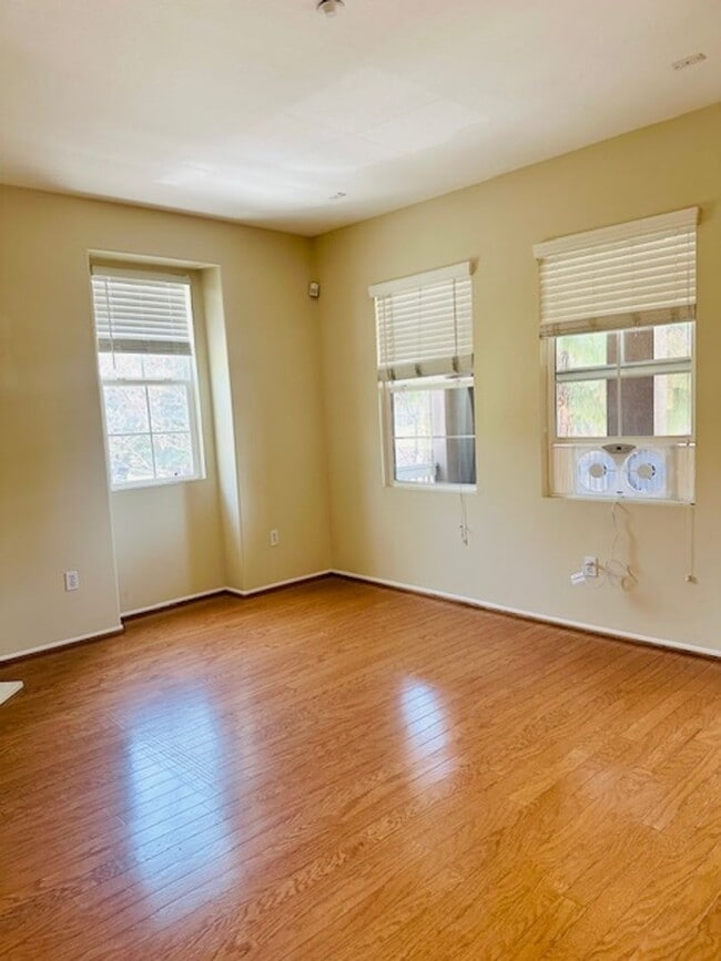 Building Photo - 820 Timberwood