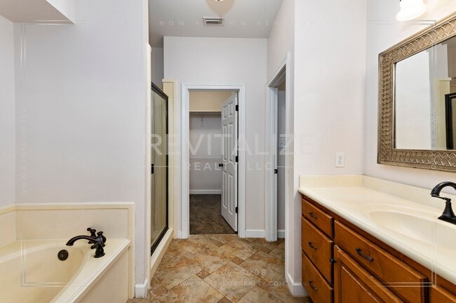 Building Photo - 3 Bed 2.5 Bath Townhome in West Mobile