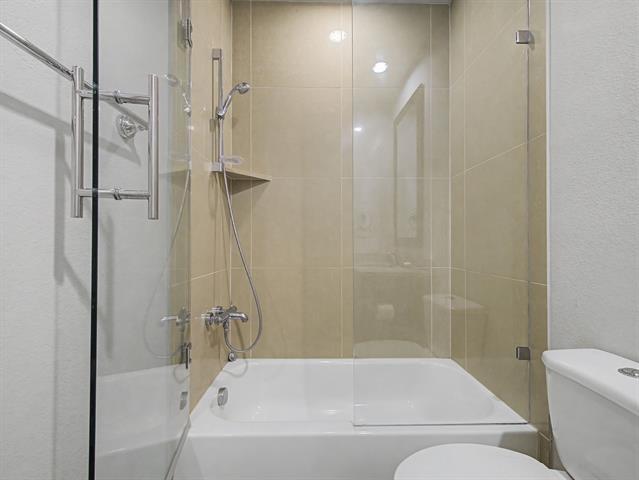 Building Photo - 704 18th St