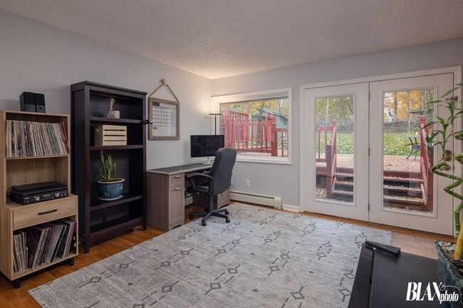 Building Photo - Beautiful modern home in an awesome neighb...
