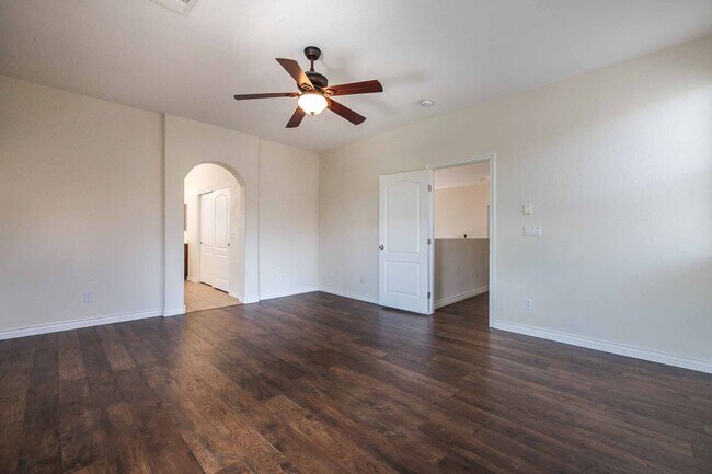 Building Photo - Stunning 3 Bedroom home in Anthem!