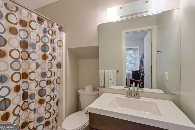 Building Photo - 428 Riverlake Ct