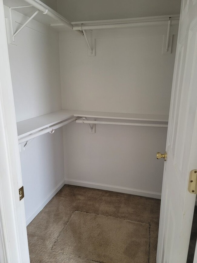 Building Photo - Cute 3 bedroom , 2 bath home on the Fernley Golf Course, $2000 a month, $2100 security deposit