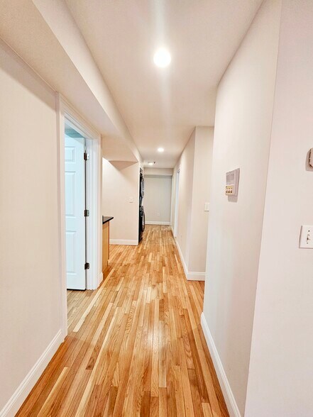 Building Photo - 135 Calumet St