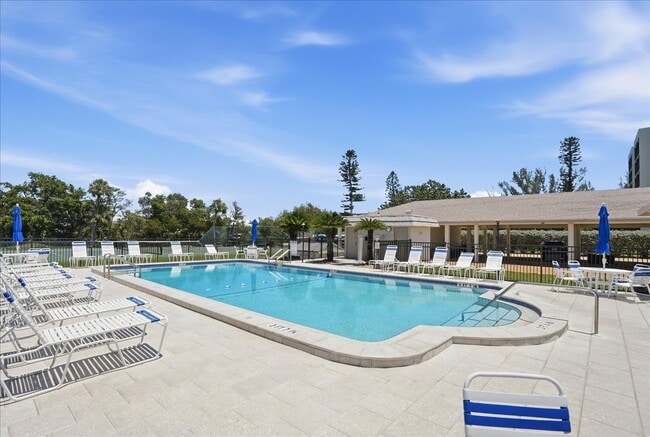 Building Photo - 3330 Gulf of Mexico Dr