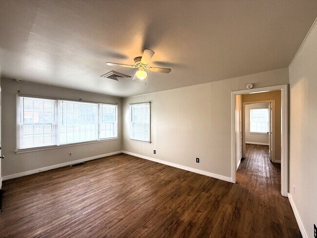 Building Photo - Welcome Home! 15% Discount for two months!!